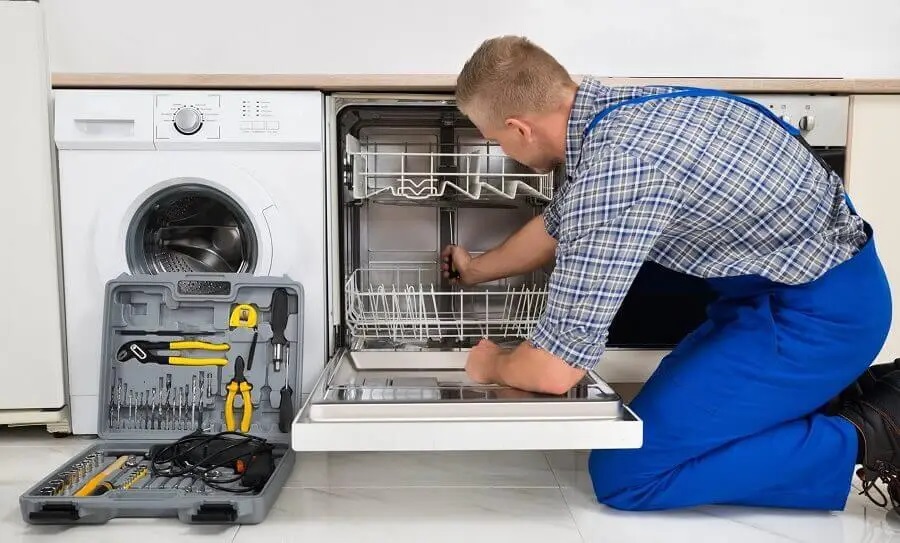Sapanca Maytag servisi teknisyen ekibi beyaz eşya tamiri yaparken